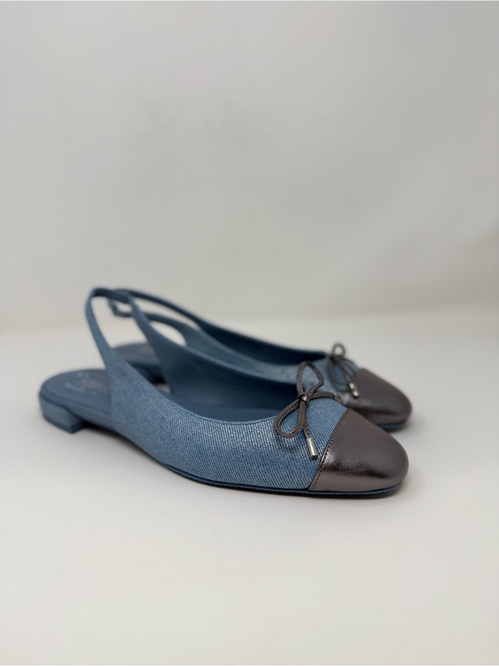 New Stuart Weitzman Sleek Bow Slingback Flat Metallic Denim Sz 7.5 - Picture 3 of 15